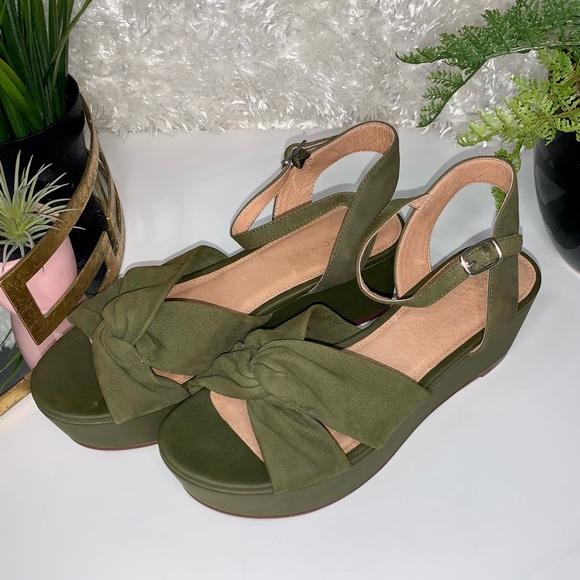 Caslon Platform Sandals Matte Green Sz 6.5 - Picture 1 of 13